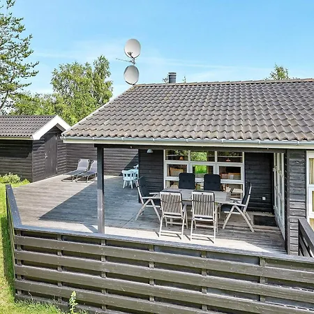 4 Star Holiday Home In Albaek *