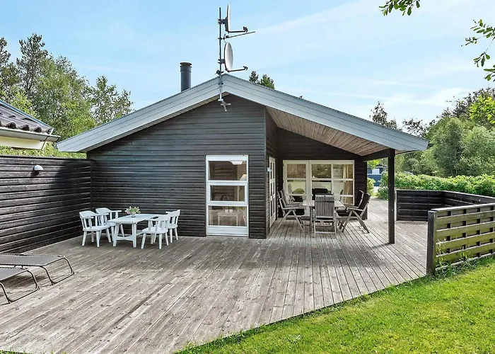 8 Person In Ålbæk